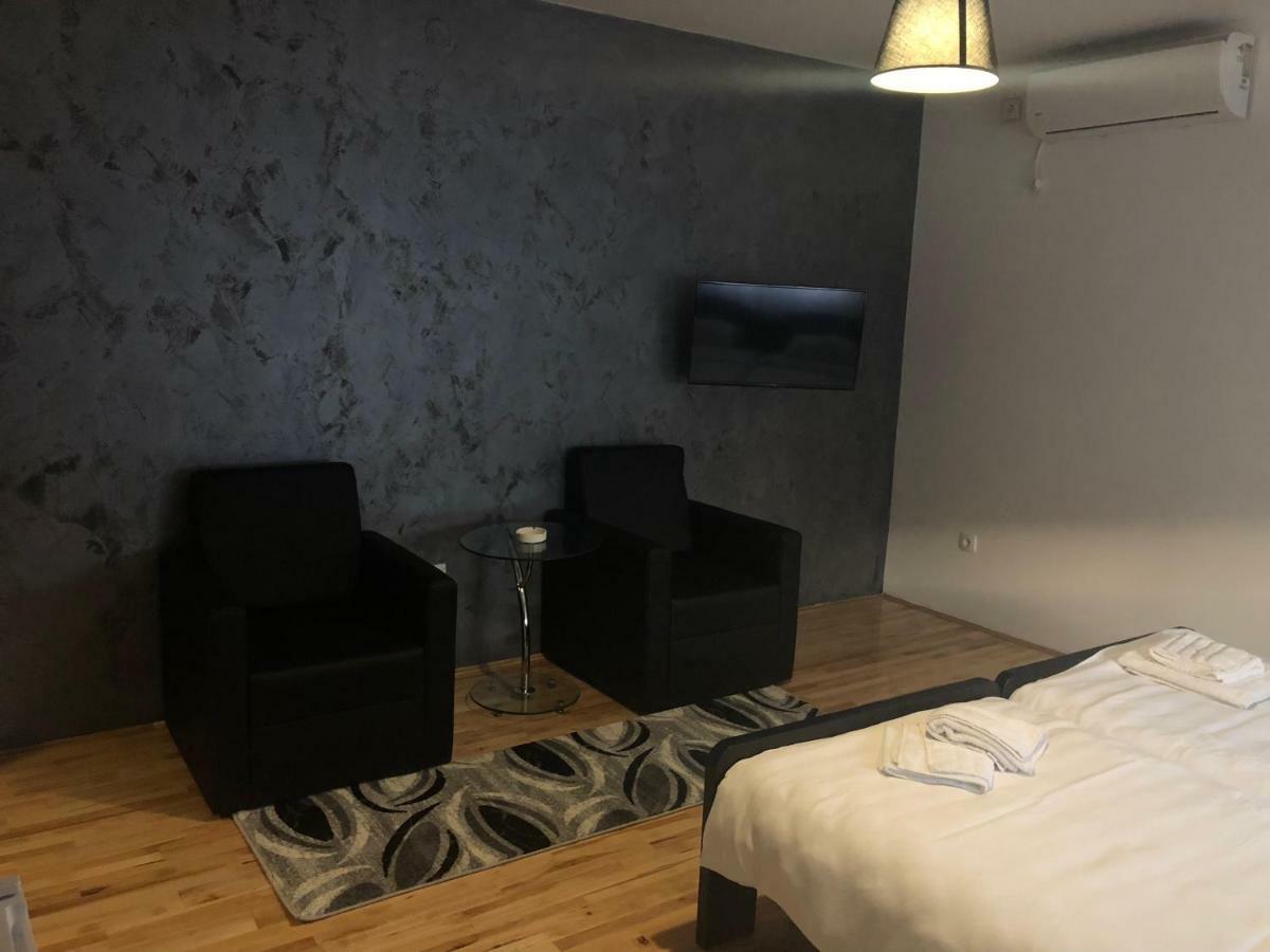 Airport Rest Apartments Belgrado Exterior foto
